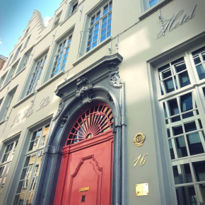 Отель Small Luxury Hotel De Witte Lelie  Антверпен